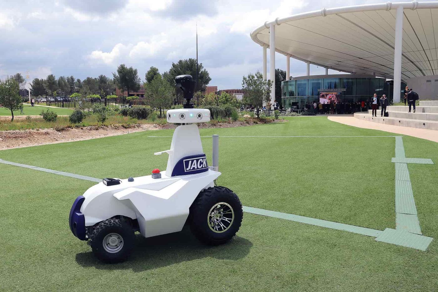 Jack le robot de surveillance et de sécurité industrielle